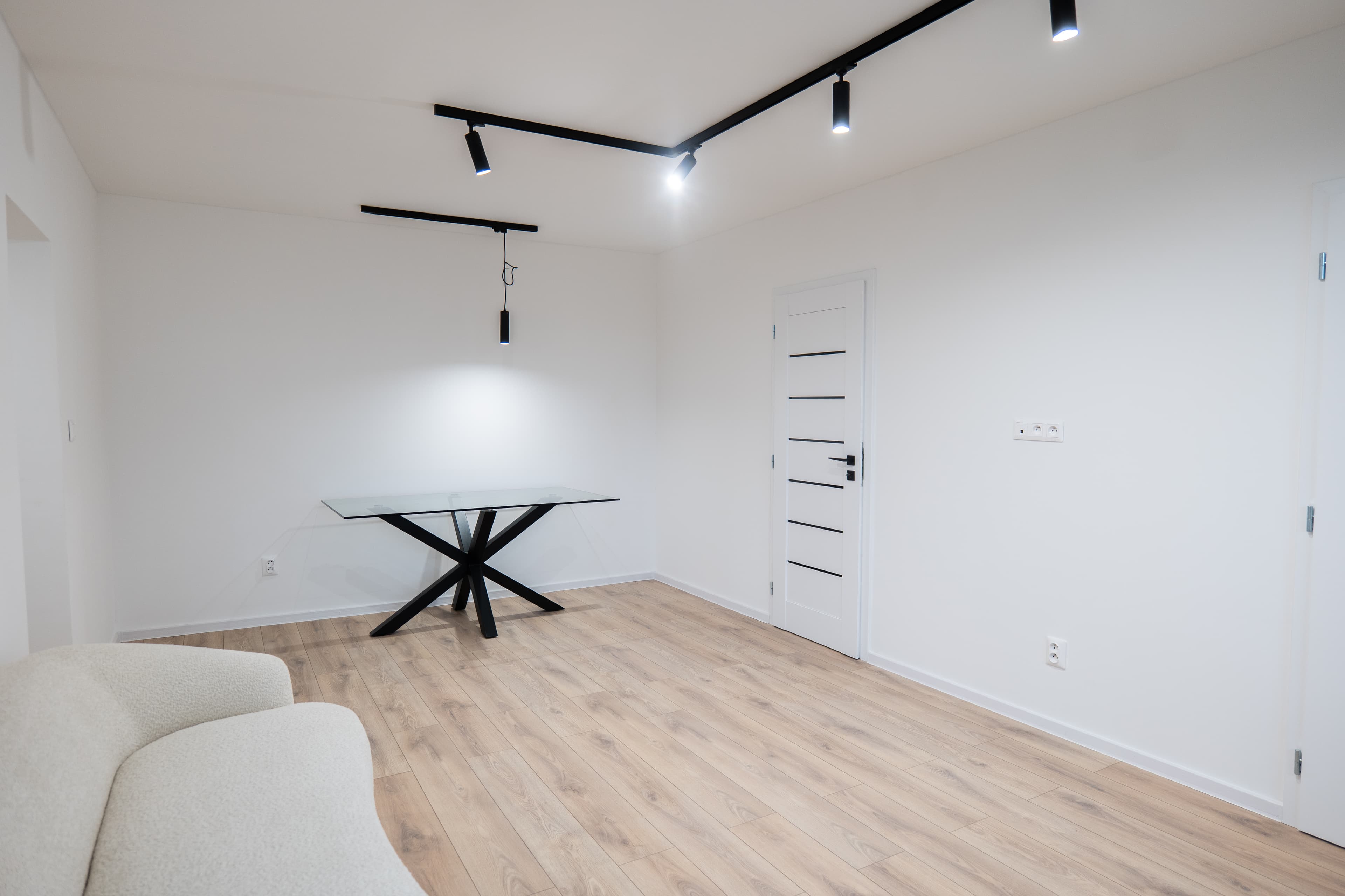 Biely interiér bytu